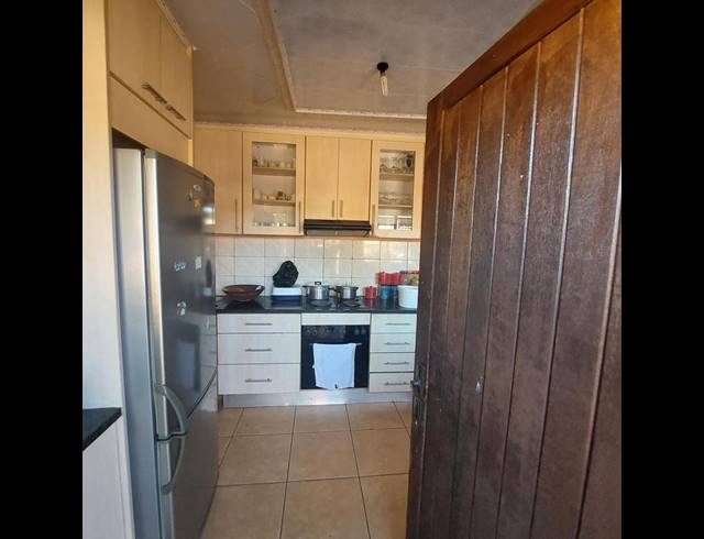 3 BEDROOM HOUSE FOR SALE IN LEHURUTSHE